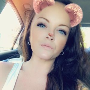 Meet your Posher, Maura